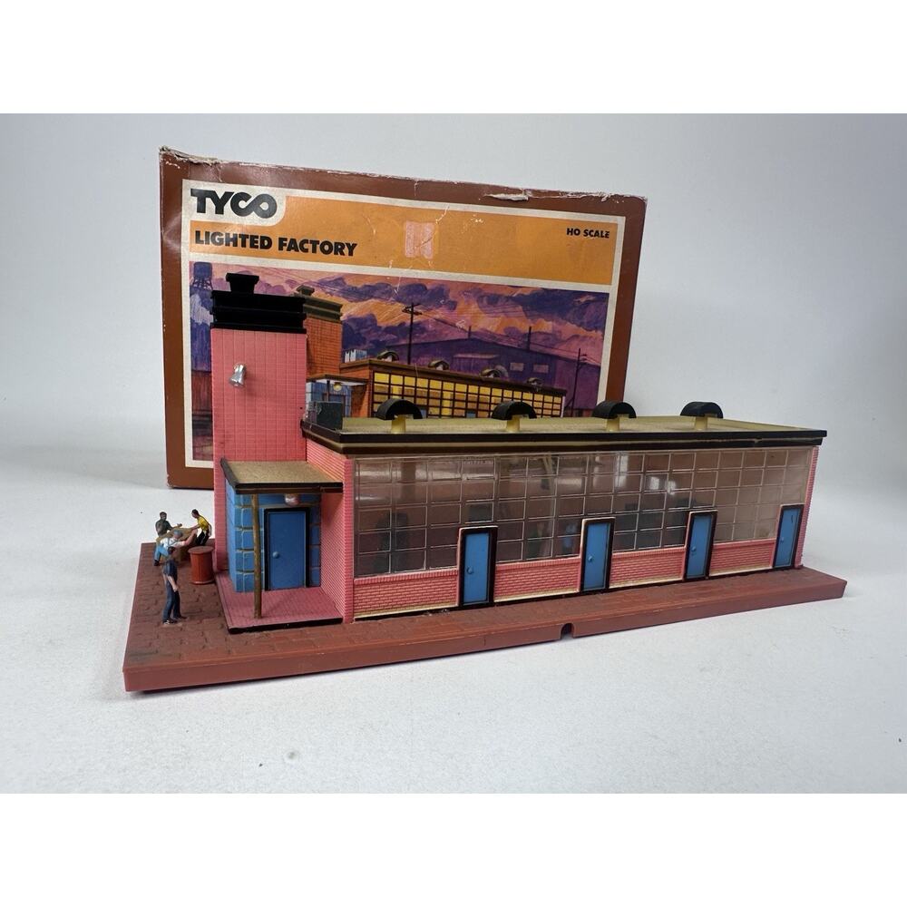 TYCO HO Scale Lighted Factory Accessory Building Model #940 - Picture 2 of 13